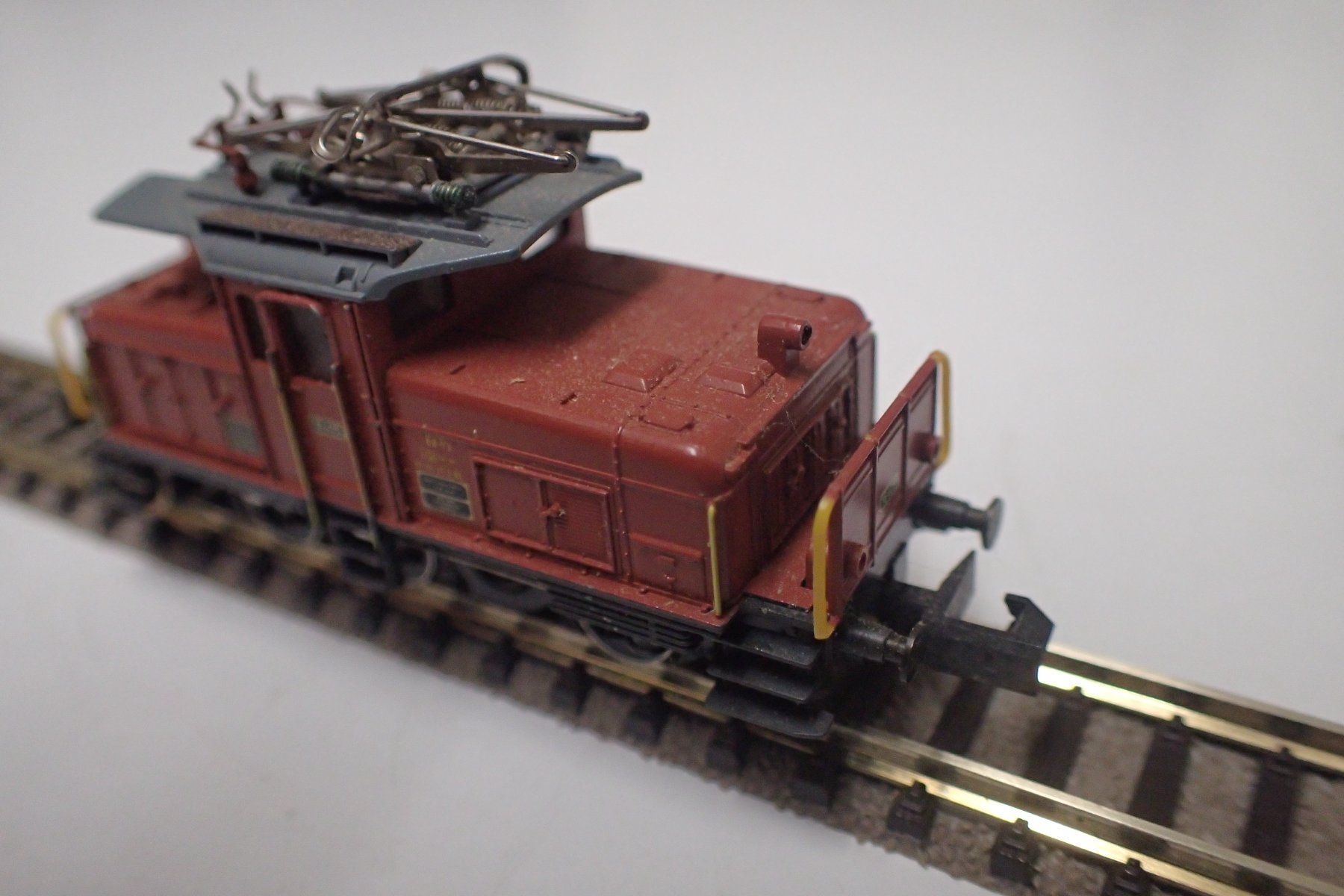Arnold Modellini di ferrovie: N Arnold - Braune SBB Rangier E-Lok Type Ee 3/3 Nr 16405 – Usato da Lausanne venduto da Biquette6 4