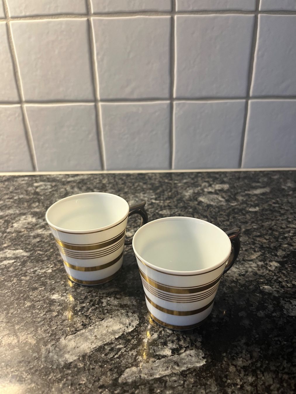 Tassen: 2 Nespresso Tassen "Bernadotte" mit Goldrand, nie gebraucht – Neu und originalverpackt aus Wattenwil von gugeler