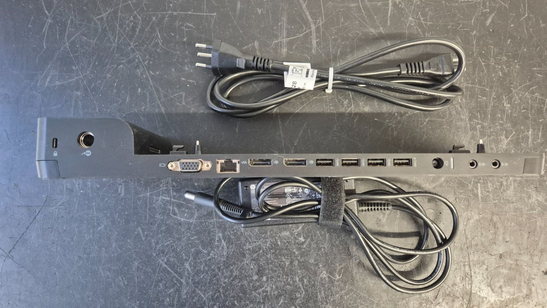 Hewlett Packard Docking station: HP 2013 UltraSlim Docking Station – Usato da Dällikon venduto da Deitsho 1