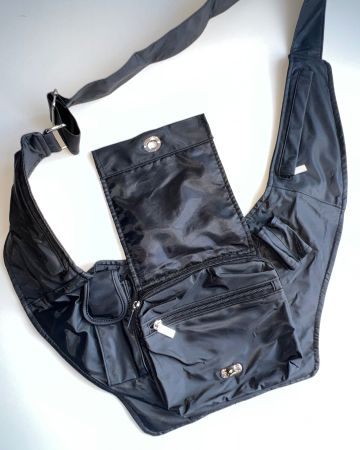 Bauch Tasche Schwarz mit vielen praktischen Taschen…!