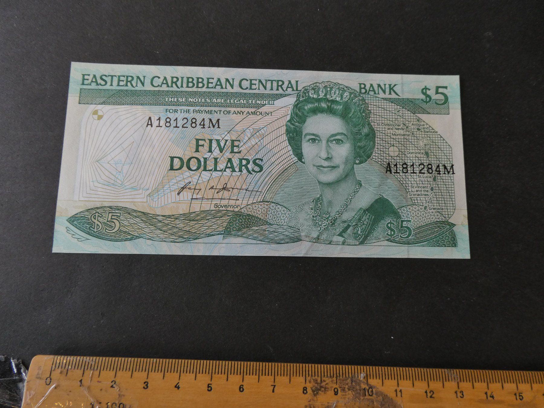 Banknoten: Eastern Caribbean, 5 Dollars - ungefaltet – Gebraucht aus Hinterforst von Rohusri