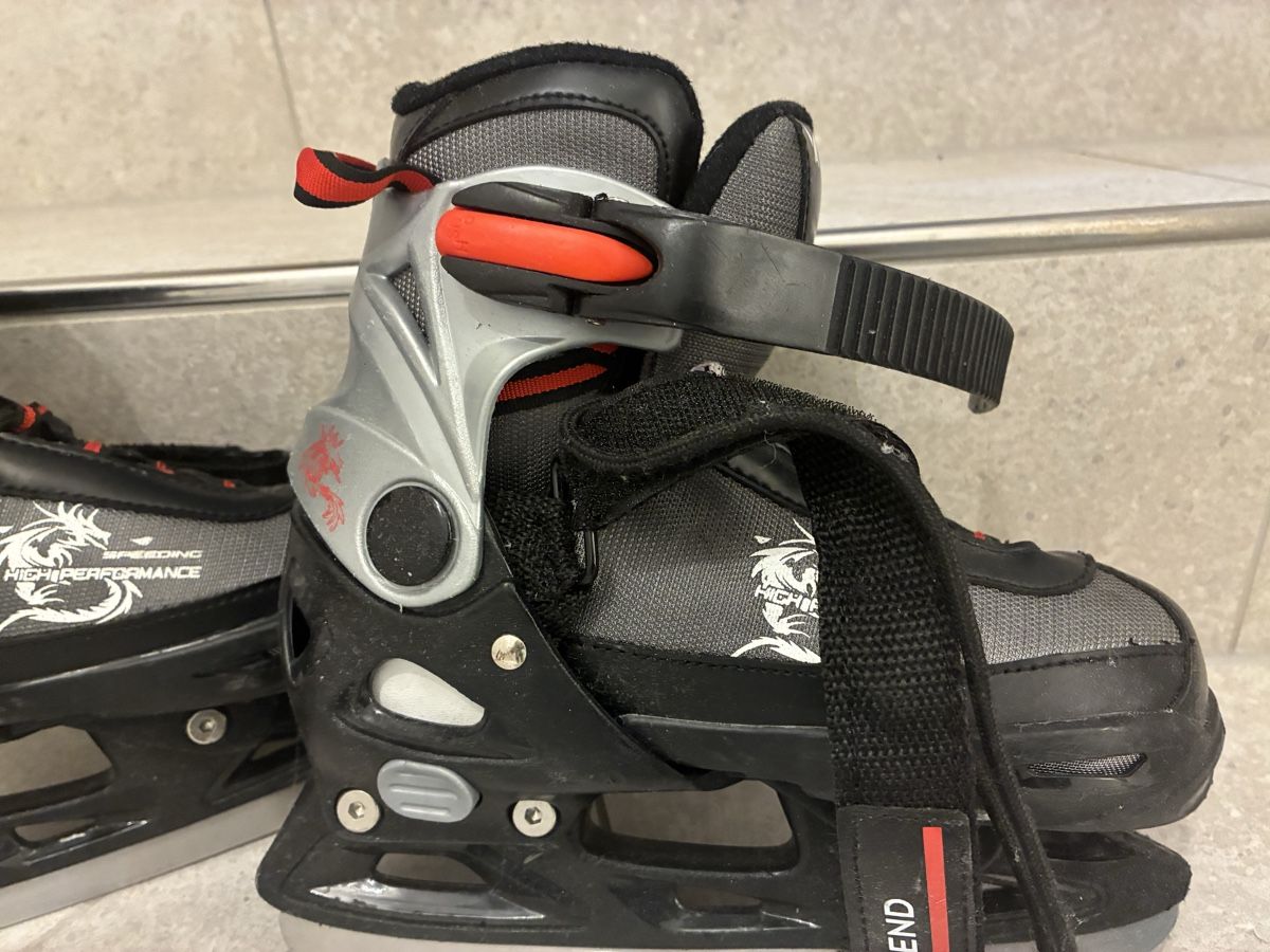 Pattini da ghiaccio: Extend Dragon Junior Eishockeyschlittschuhe Grösse 33-36 – Usato da Uetikon am See venduto da Fabischmid 1