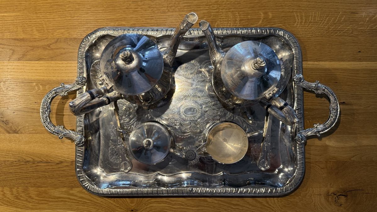 Set di piatti: Elegantes versilbertes Kaffee-/Teeservice mit Tablett – Usato da Thayngen venduto da ggg71 1