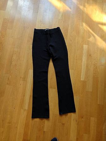 Schwarze Stretchhose von Mango