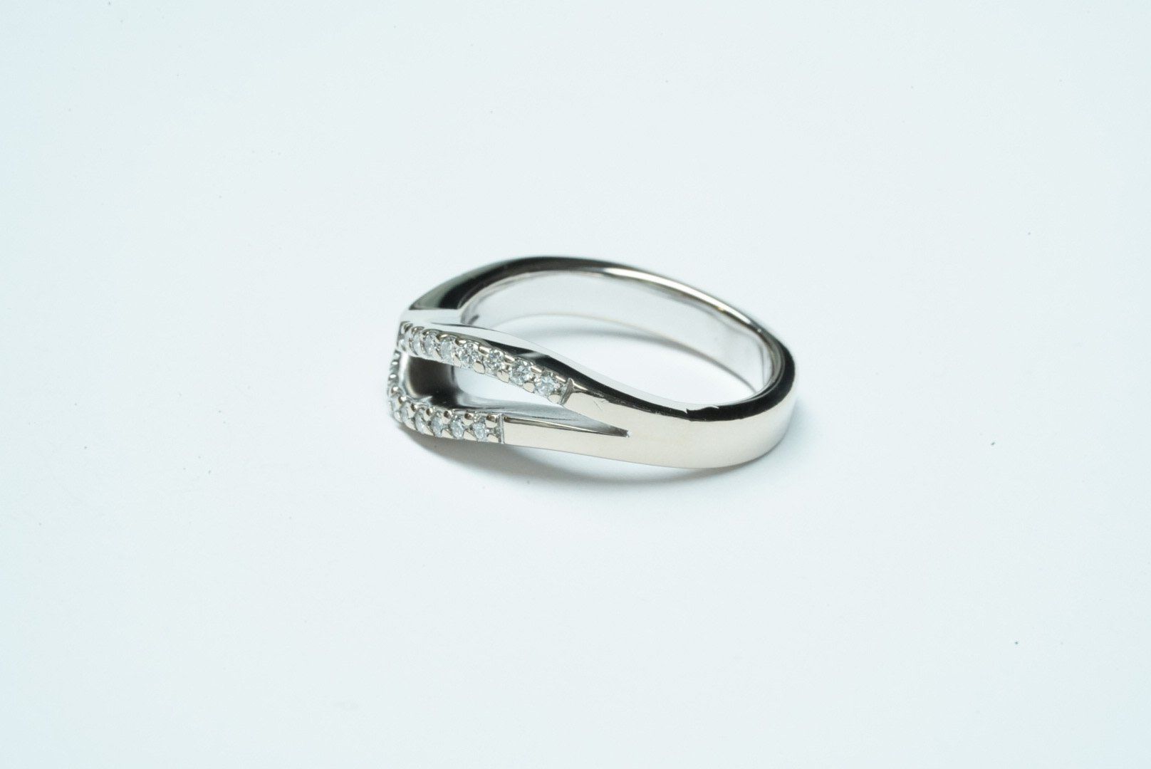 Anelli: Fingerring 18k Weissgold mit Diamanten – Usato da Bülach venduto da Re-Jewelled 2