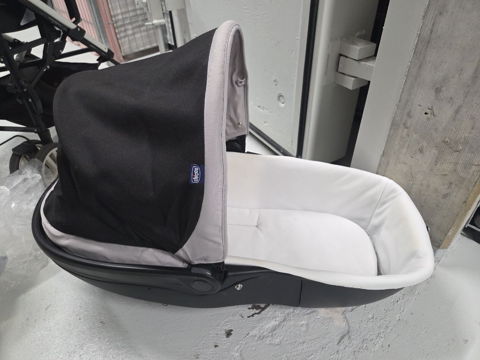 Chicco Kinderwagen: Chicco Kinderwagen/Kindersitz Set – Gebraucht aus Liestal von kay_jzx8 5