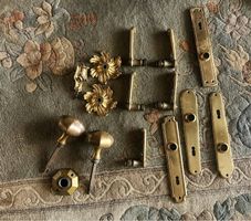 Ensemble de quincaillerie ancienne en laiton/cuivre