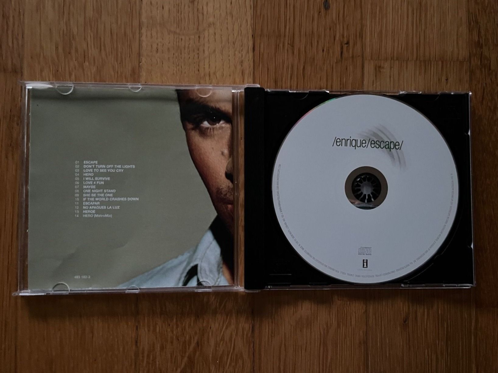 CD: CD "Escape" von Enrique Iglesias – Usato da Grosswangen venduto da Vita500 2