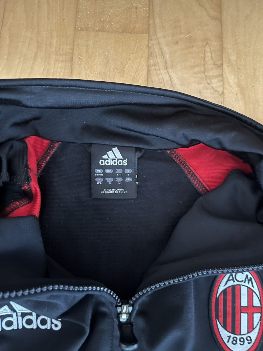 Adidas Kleiderpakete: Adidas Trainingsanzug AC Milan  Grösse S – Gebraucht aus Allschwil von Manolictus 1