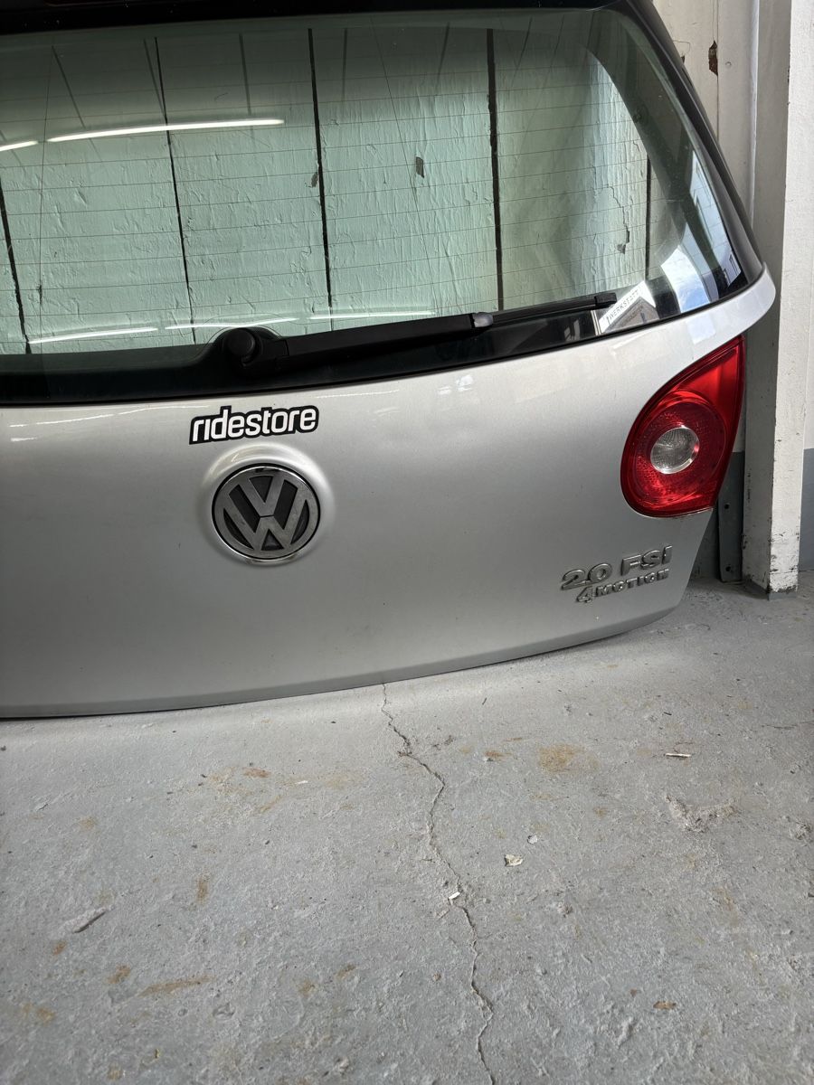 Volkswagen Tutti pezzi di ricambio auto: Vw Golf 5 jg 2008 Heckklappe – Usato da Engelburg venduto da schrotti02 2