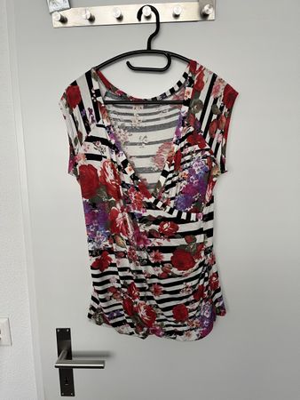 Sommerliches Shirt mit Blumenmuster, Grösse 38/40