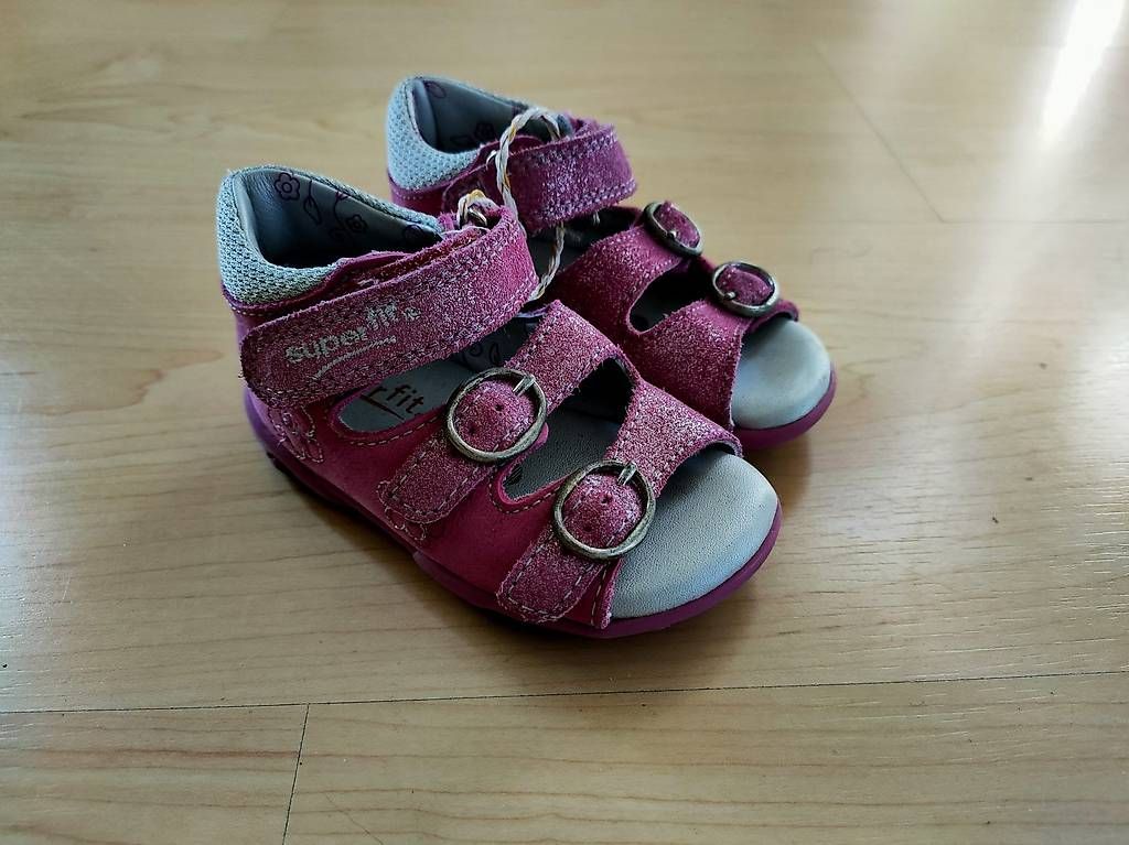 Superfit Scarpe per ragazze: Mädchen Leder Sandalen rosa Superfit Gr 20 – Usato da Münchenstein venduto da sterni_0813 1