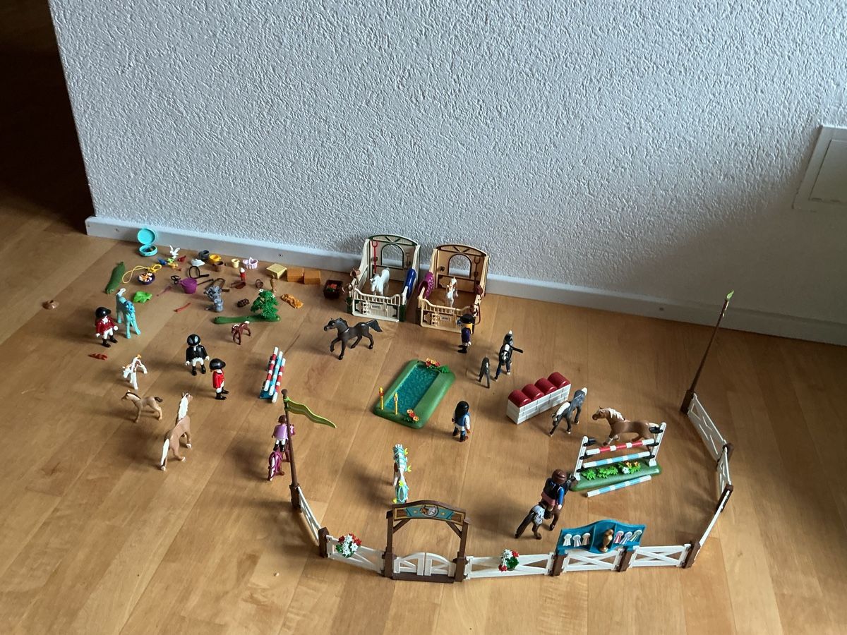 Giocattoli: Playmobil Reiterhof mit Springplatz – Usato da Baden venduto da miri.2000
