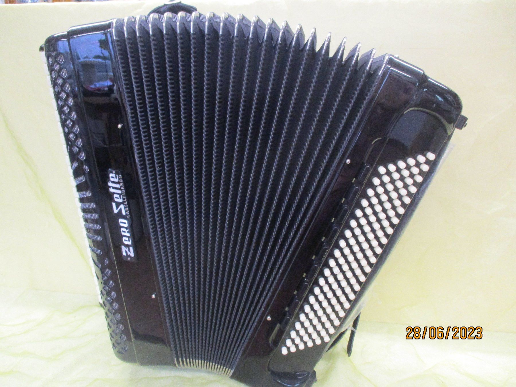 Strumenti musicali: Akkordeon Zero Sete IV – Usato da Jegenstorf venduto da Oktavio 3