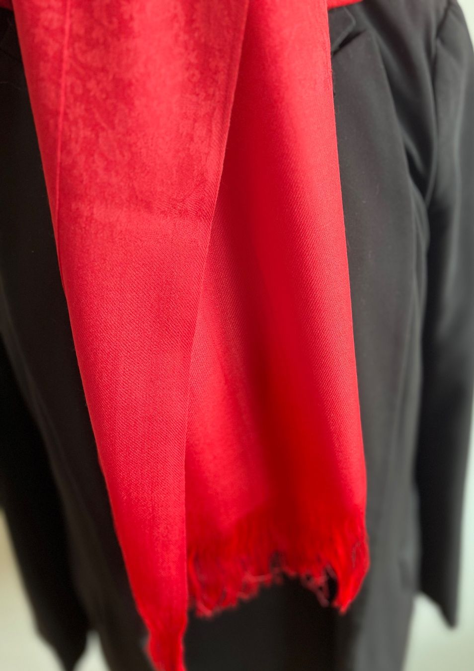 Foulards, Tücher & Schals: Châle en cachemire avec franges, unisexe – Neu und originalverpackt aus Coffrane von Luxary_16 9
