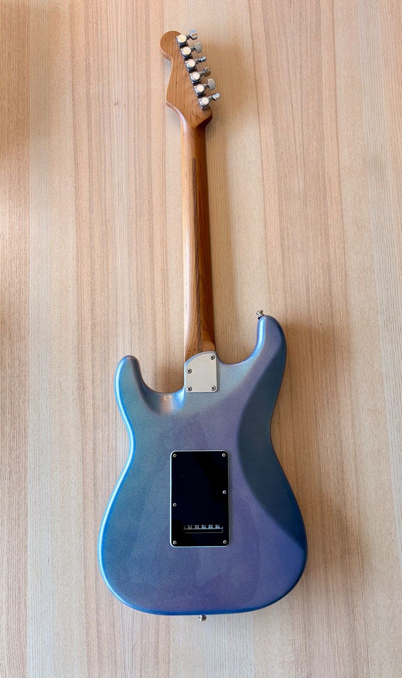 Fender Strumenti musicali: Fender 70th Anniversary Ultra Strat HSS Amethyst LE – Usato da Kriens venduto da andikoch01 1