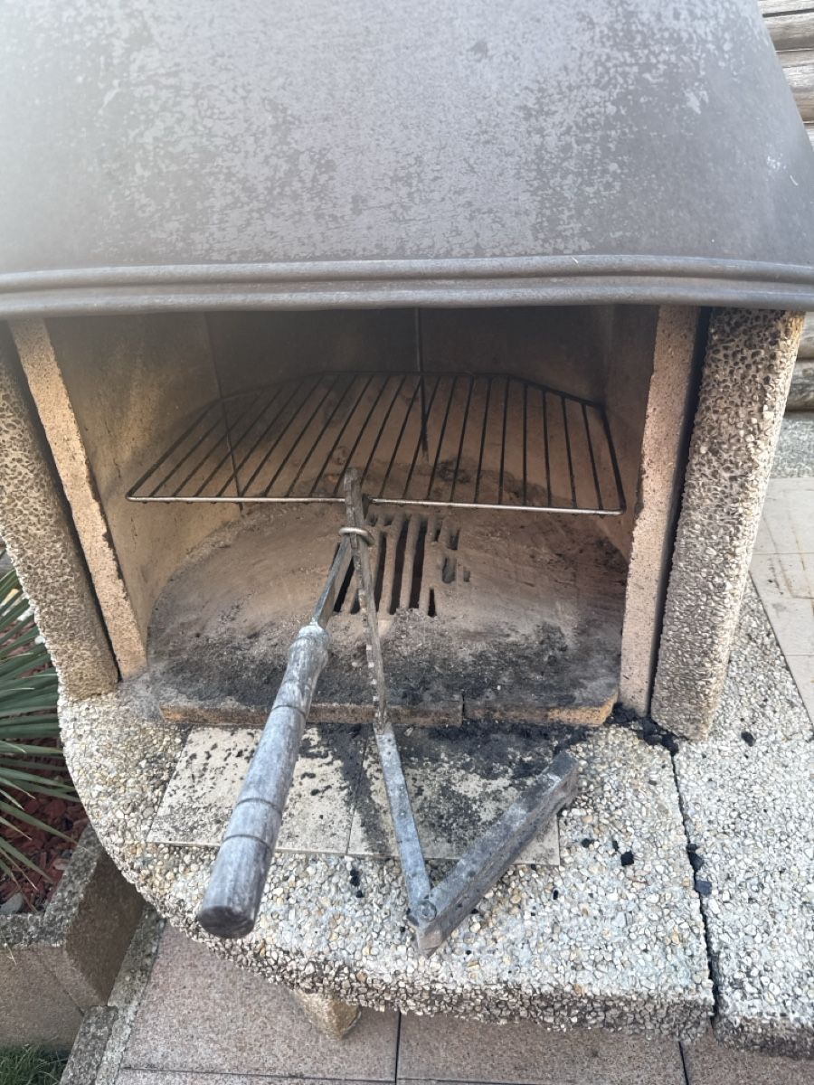 Grills: Garten-Cheminée Steinguss mit Tisch gebraucht – Gebraucht aus Dulliken von Majur 2
