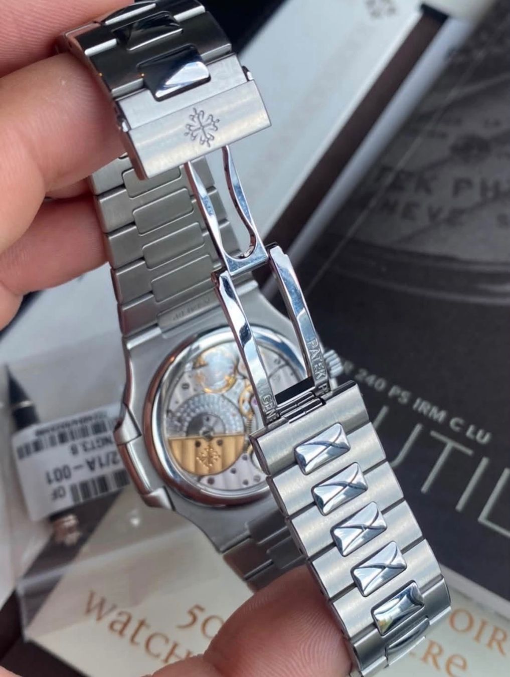 Patek Philippe Orologi: Patek Philippe Nautilus réf. 5712/1A-001 Full set 2017 – Usato da La Corbaz venduto da ts5_567x 3