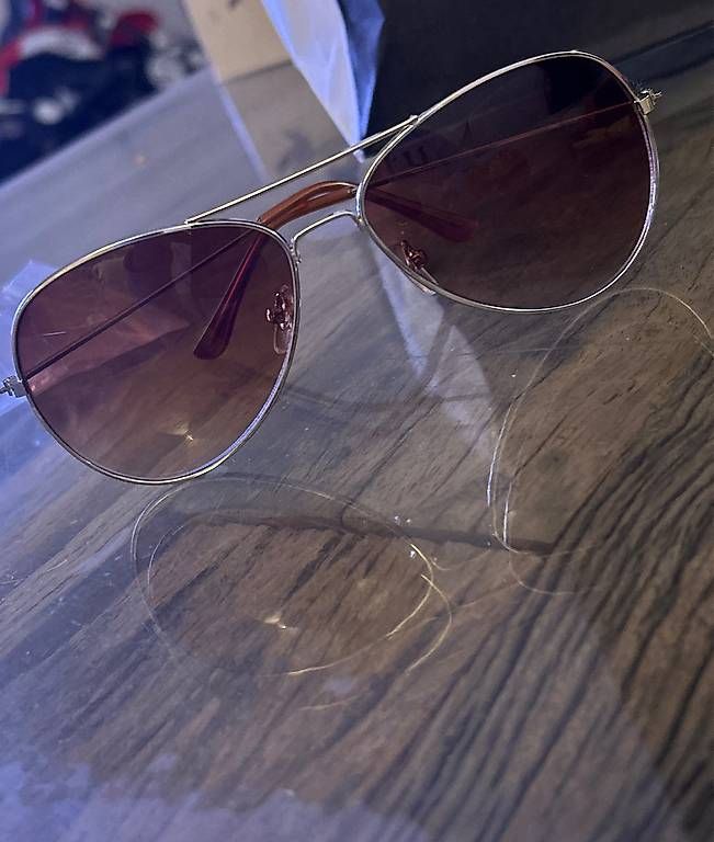 Brillen & Gläser: Sonnenbrille – Gebraucht aus Rikon im Tösstal von ASEHA12 3
