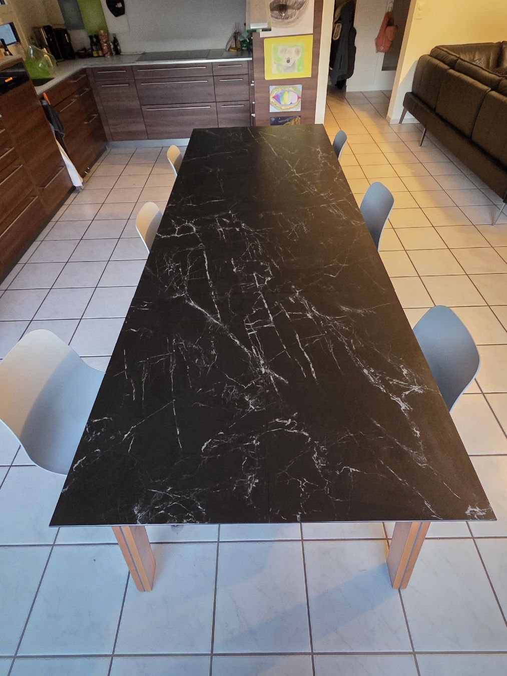 Pfister Tavoli: Table extensible plateau céramique noir aspect marbre  – Usato da Moutier venduto da Seb366