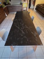 Table extensible plateau céramique noir aspect marbre 