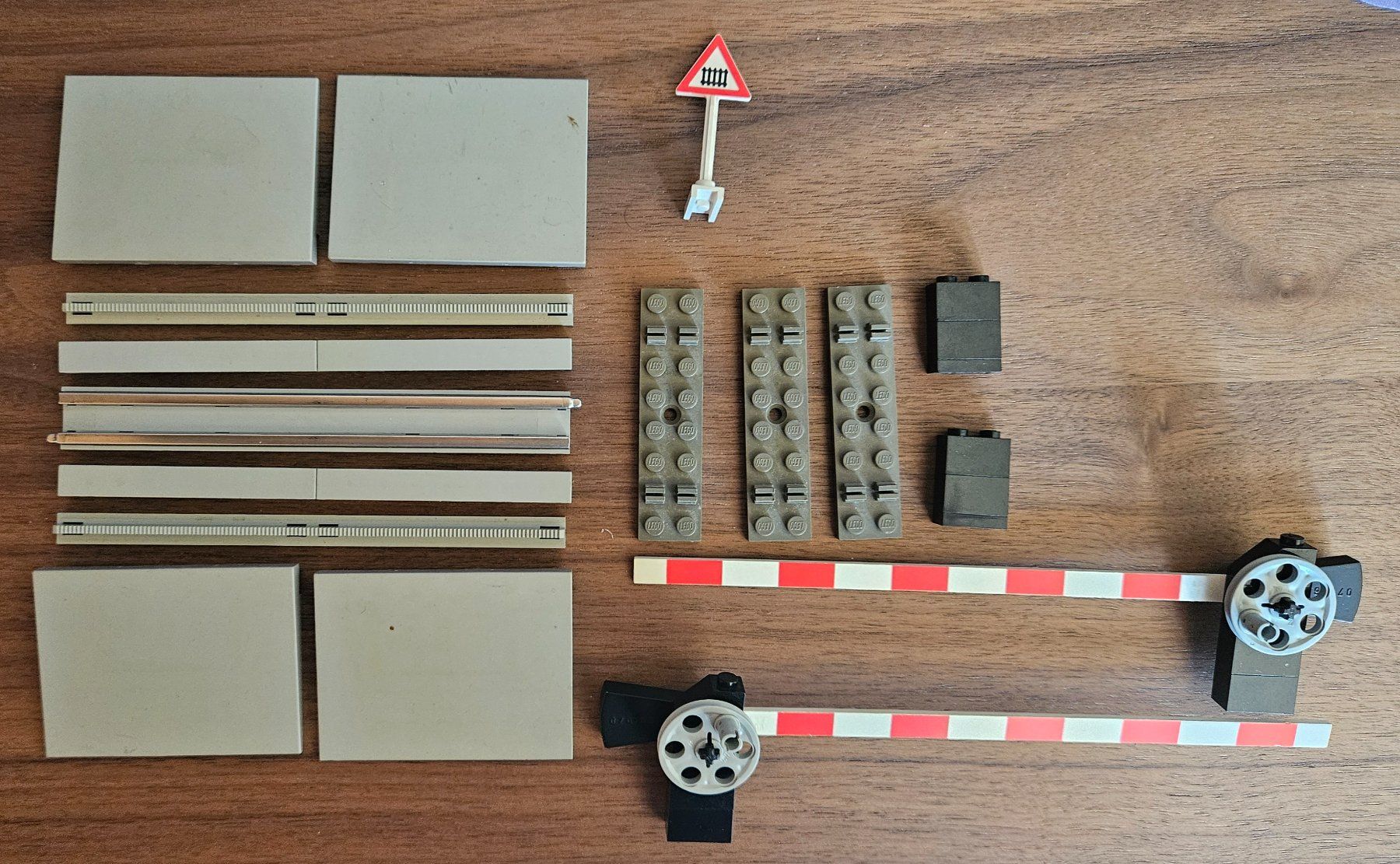 Lego Giocattoli: Lego Eisenbahn 12V - Manueller Bahnübergang, einspurig – Usato da Hedingen venduto da Cloudhopper7