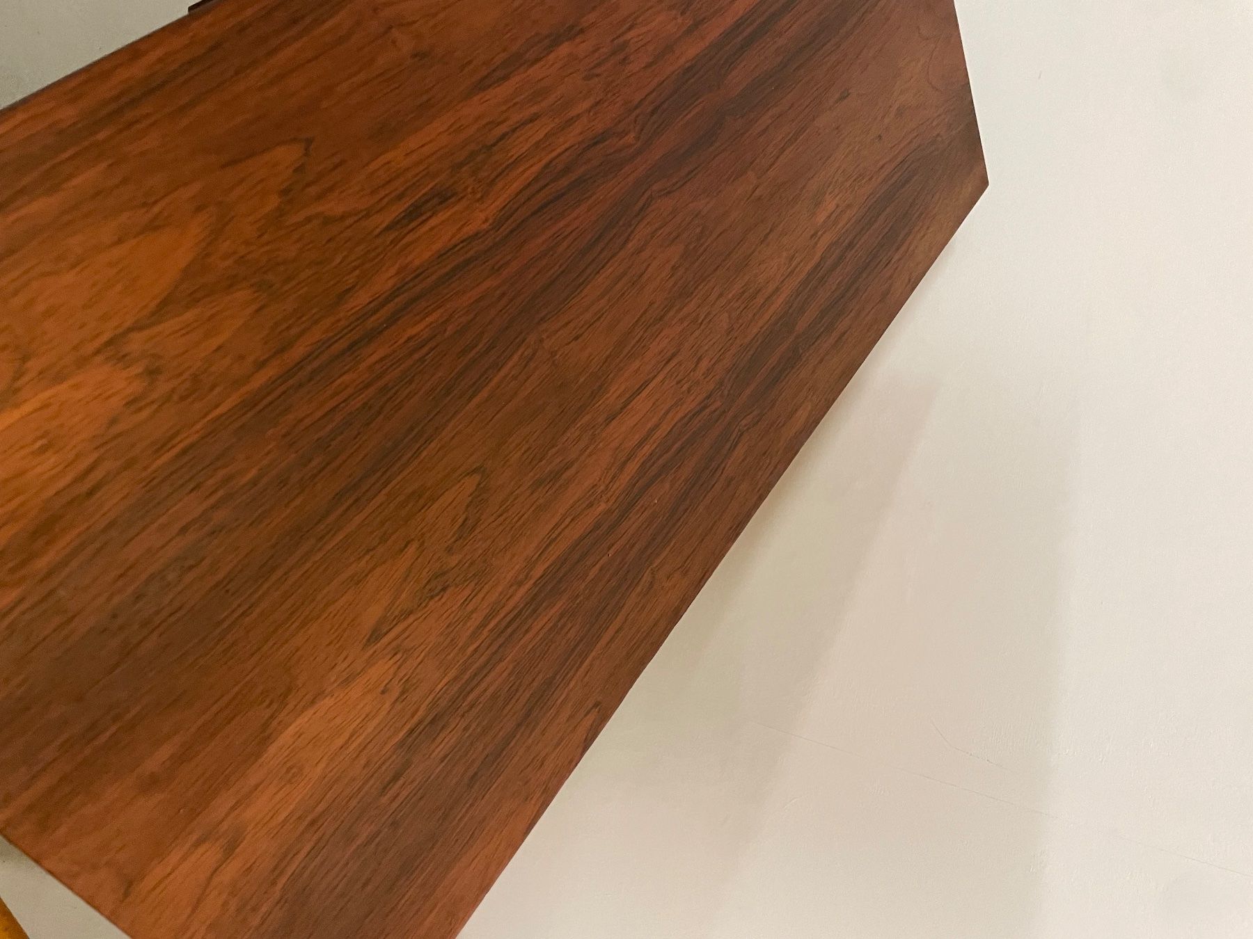 Cassettiere: Kai Kristiansen Palisander Sideboard Kommode Schallplatten – Usato da Basel venduto da MidMod20C 7