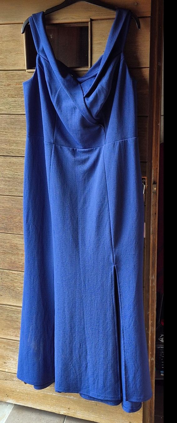 Vestiti: Kleid – Nuovo (secondo la descrizione) da Wislikofen venduto da Ana.Gomes 3