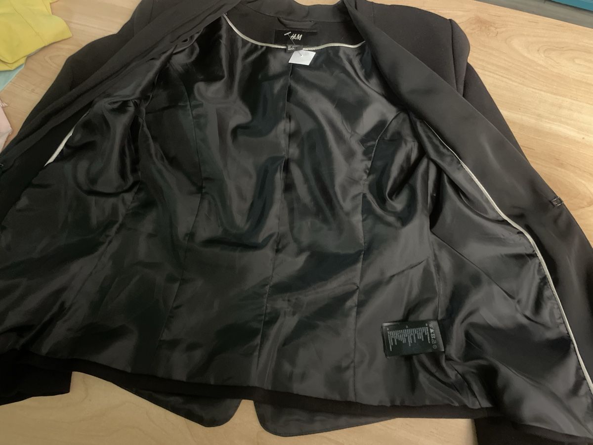 H&M Giacche: Neuer Schwarzer H&M Blazer Gr. 34 elegant tailliert – Nuovo (secondo la descrizione) da Obergerlafingen venduto da cabo4 5