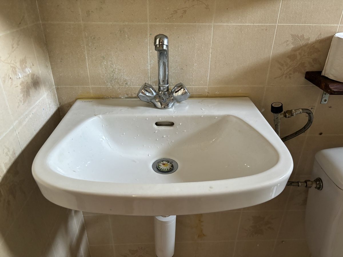 Lavabi & lavandini: Ab 1.- Vintage Lavabo mit mischer – Usato da Prêles venduto da 21rena 2