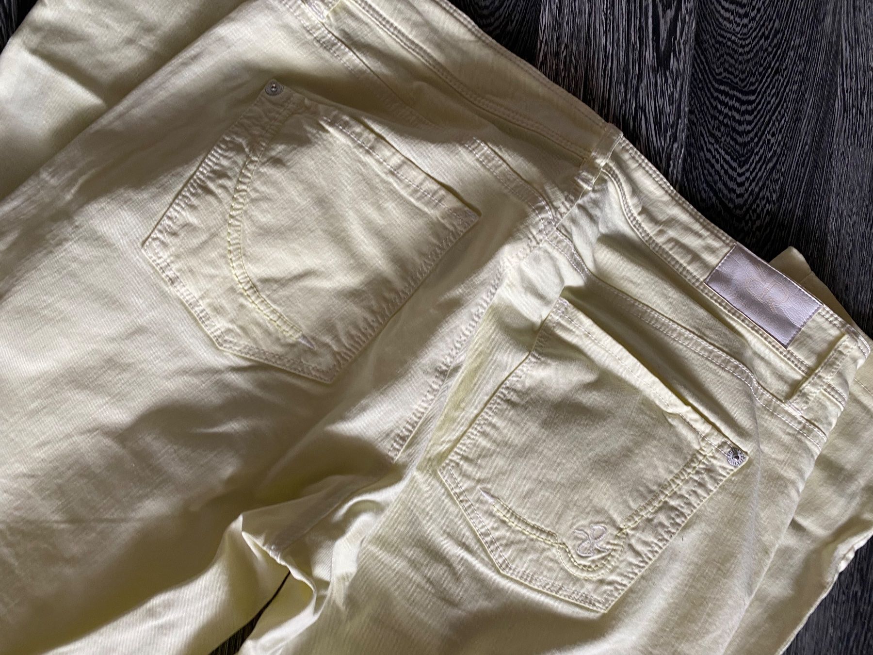 Raffaello Rossi Jeans: Raffaello Rossi Jeans helles gelb Grösse 38 – Usato da Allenwinden venduto da Obalu 1