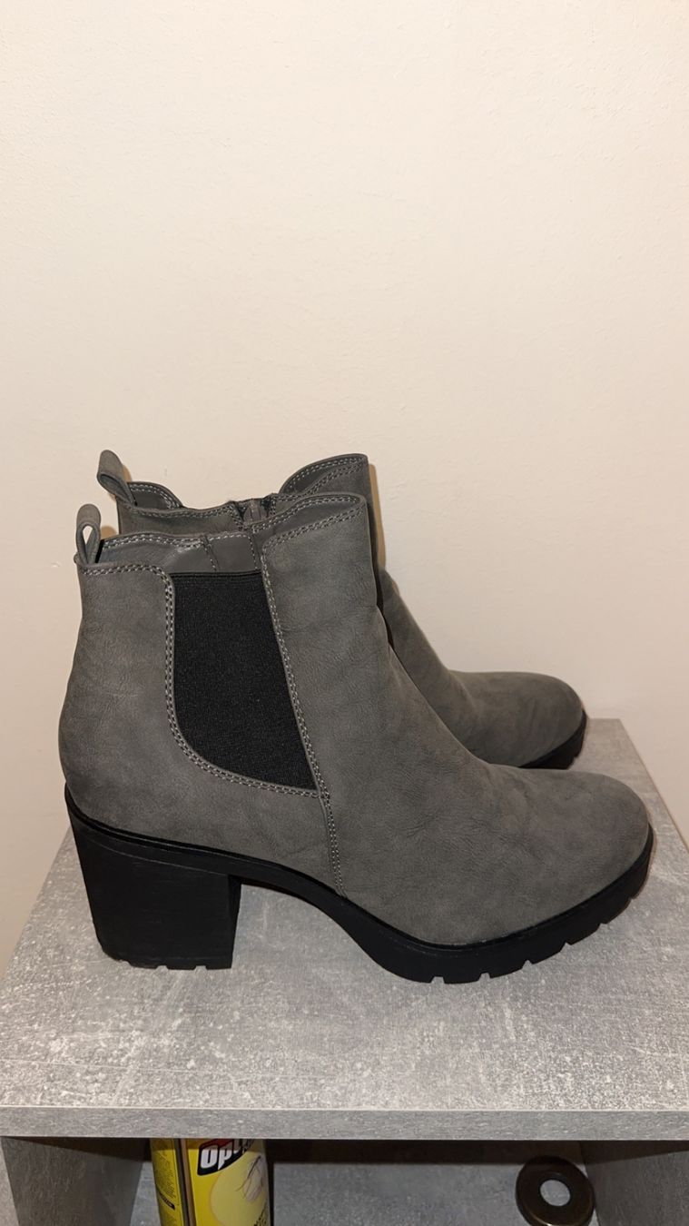 Dosenbach Scarpe da donna: stiefeletten grau Grösse 40 wie neu – Nuovo (secondo la descrizione) da Oftringen venduto da tola19