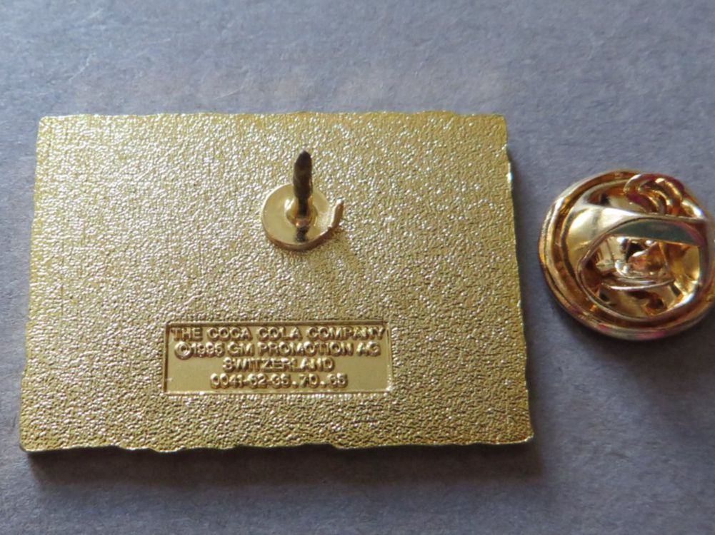 Coca-Cola Placchette & Badge: PIN, COCA-COLA EISBÄR MIT BRILLE – Usato da Neuhausen venduto da luckimucki 1