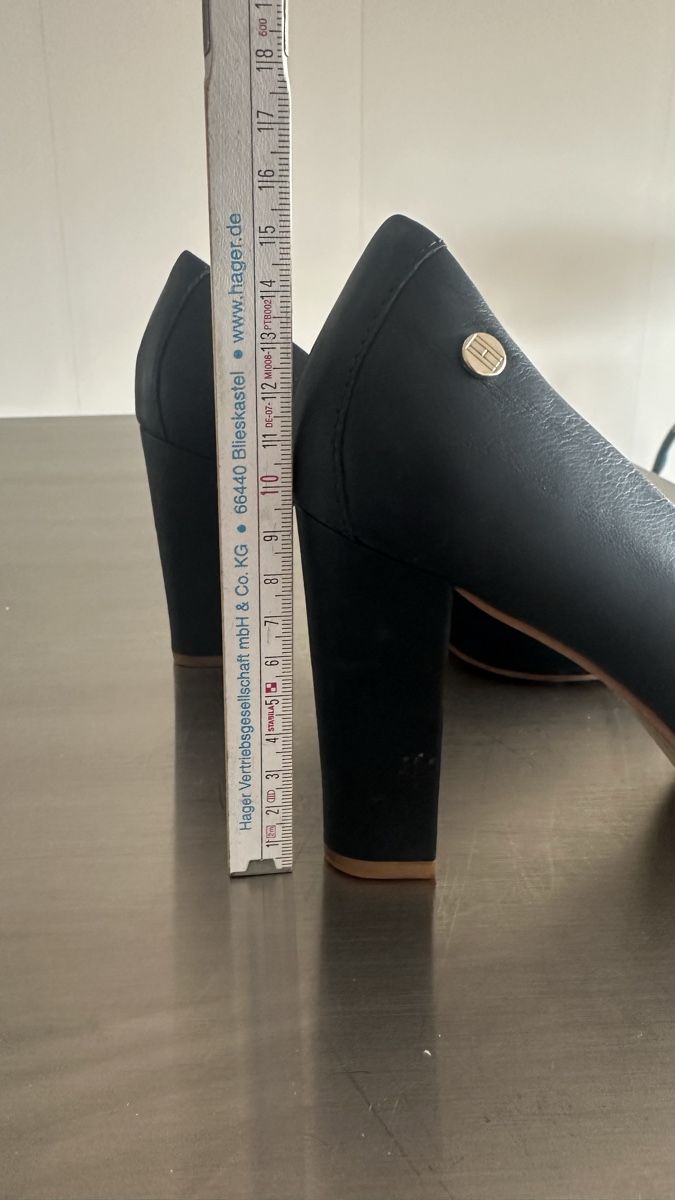 Tommy Hilfiger Damenschuhe: Dunkelblaue Tommy Hilfiger Pumps Gr. 38 – Gebraucht aus Zürich von zue_b7gf 3