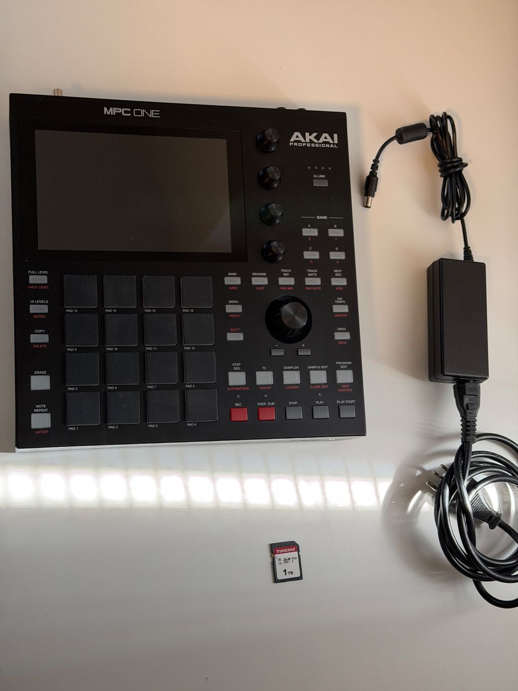 Akai Instruments de musique: AKAI MPC ONE – D'occasion à birsfelden par Ozpower 1
