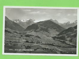 Blick auf Gstaad und Alpen