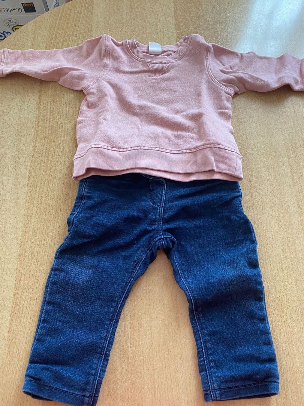 Lotti & Set di vestiti: 3 pulls et 3 pantalons fille T.74 – Usato da Le Brassus venduto da lionete02 3
