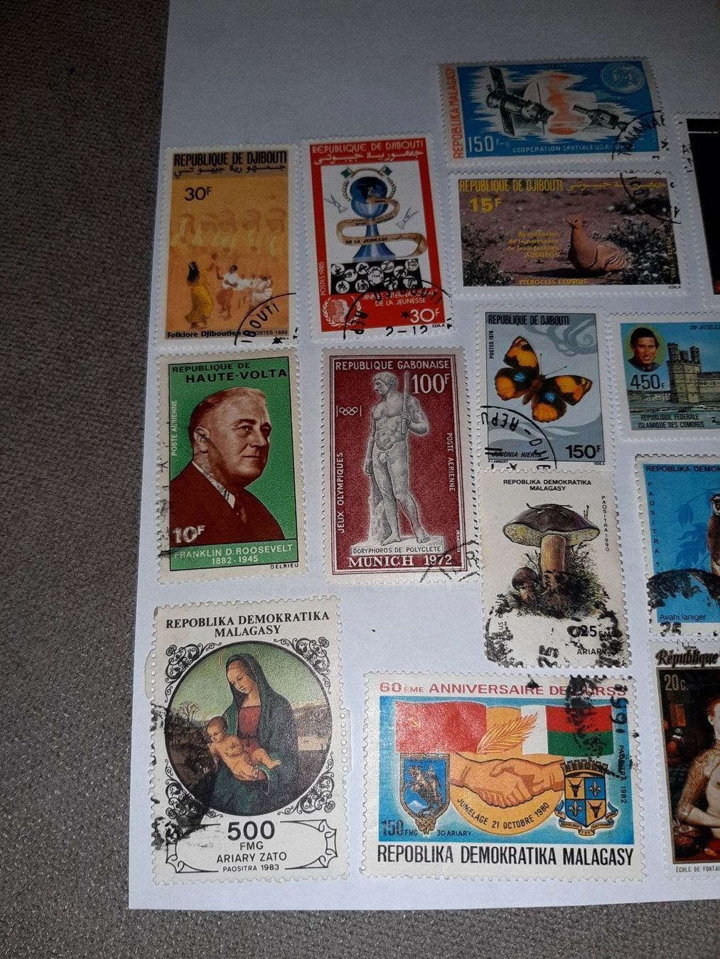Tutti i francobolli: 19 timbres afrique – Usato da Le locle venduto da juliensaran 1