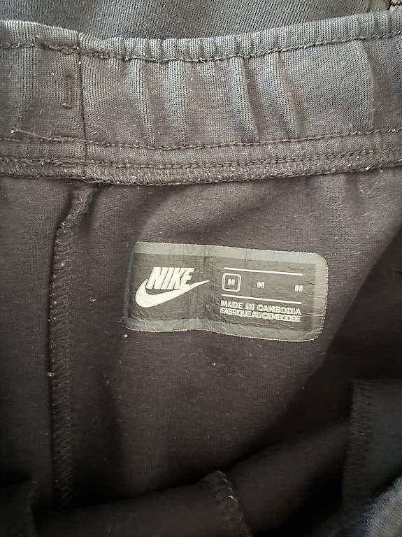 Lotti di vestiti: Traineranzug von Nike – Usato da Oensingen venduto da luk_6wrk 4