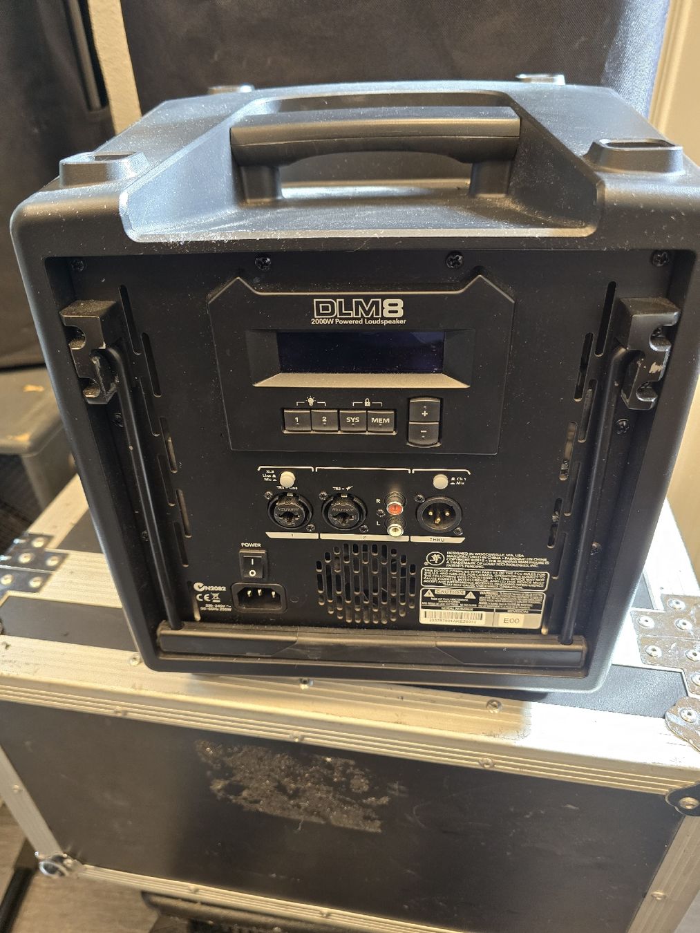 Mackie Casse acustiche: Mackie DLM8 Active PA Speaker 2000W 1 Stuck – Usato da Zürich venduto da Roy-Events-Zurich 2