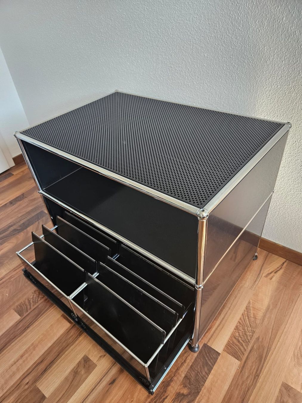 Commodes: USM Schallplatten Möbelstück  – D'occasion à Muttenz par jeh_l5fx 1