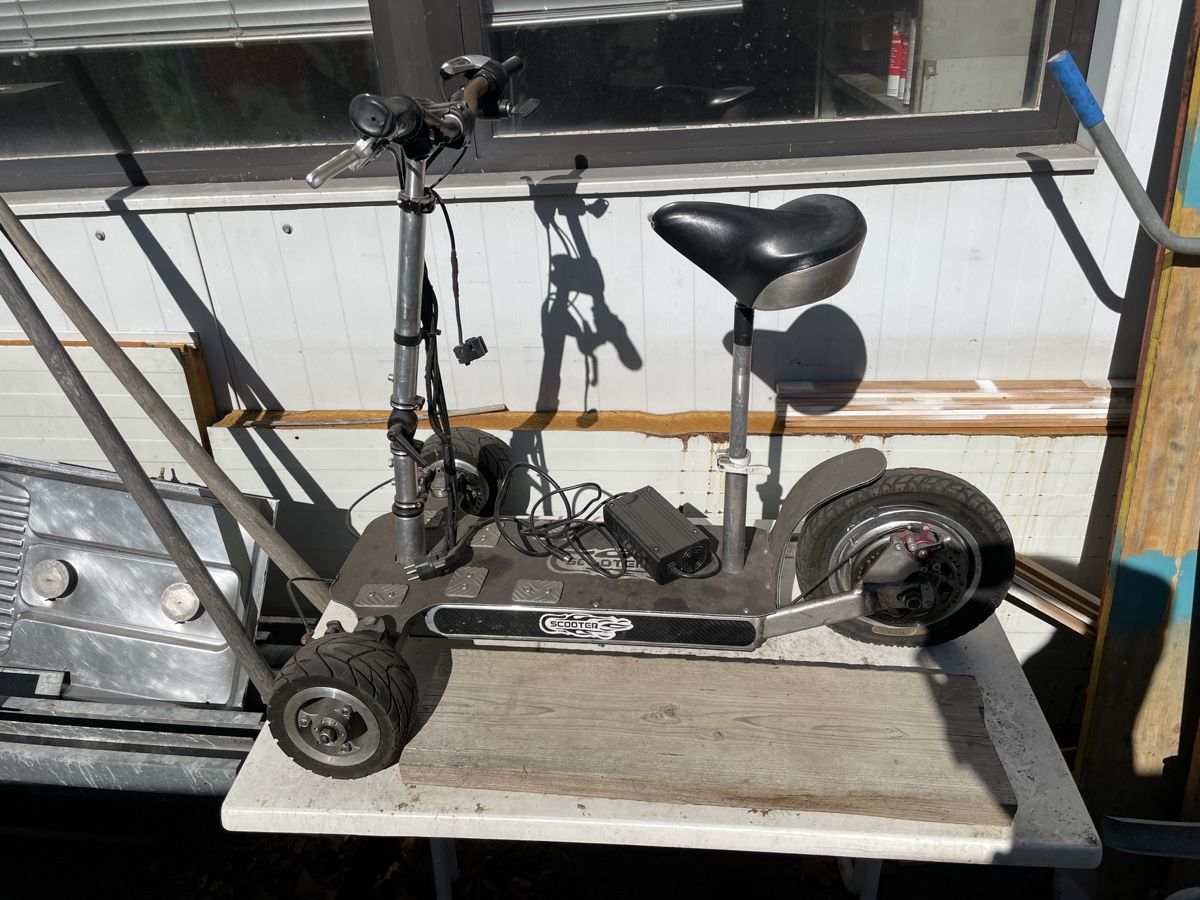 Scooters: E-Scooter – Defekt aus Etzelkofen von plmitchtb 2
