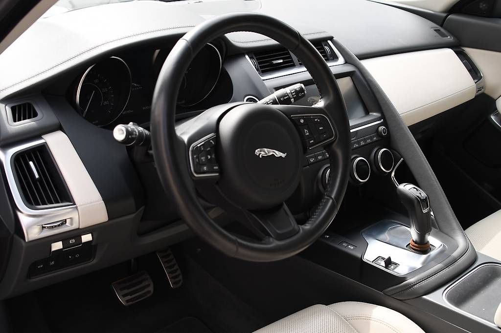 Autos: Jaguar E-Pace 2.0T 200 S AWD – D'occasion à Affoltern am Albis par missesovegas 3