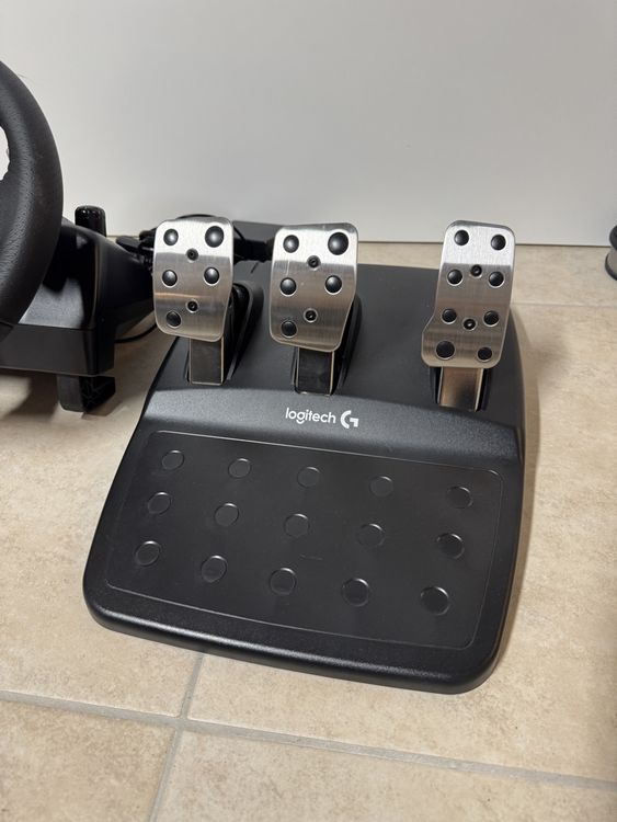 Volant Logitech G Saitek + Pédalier + Panneau De Contrôle - Multi-plateformes (PC, PS, Xbox) - Occasion