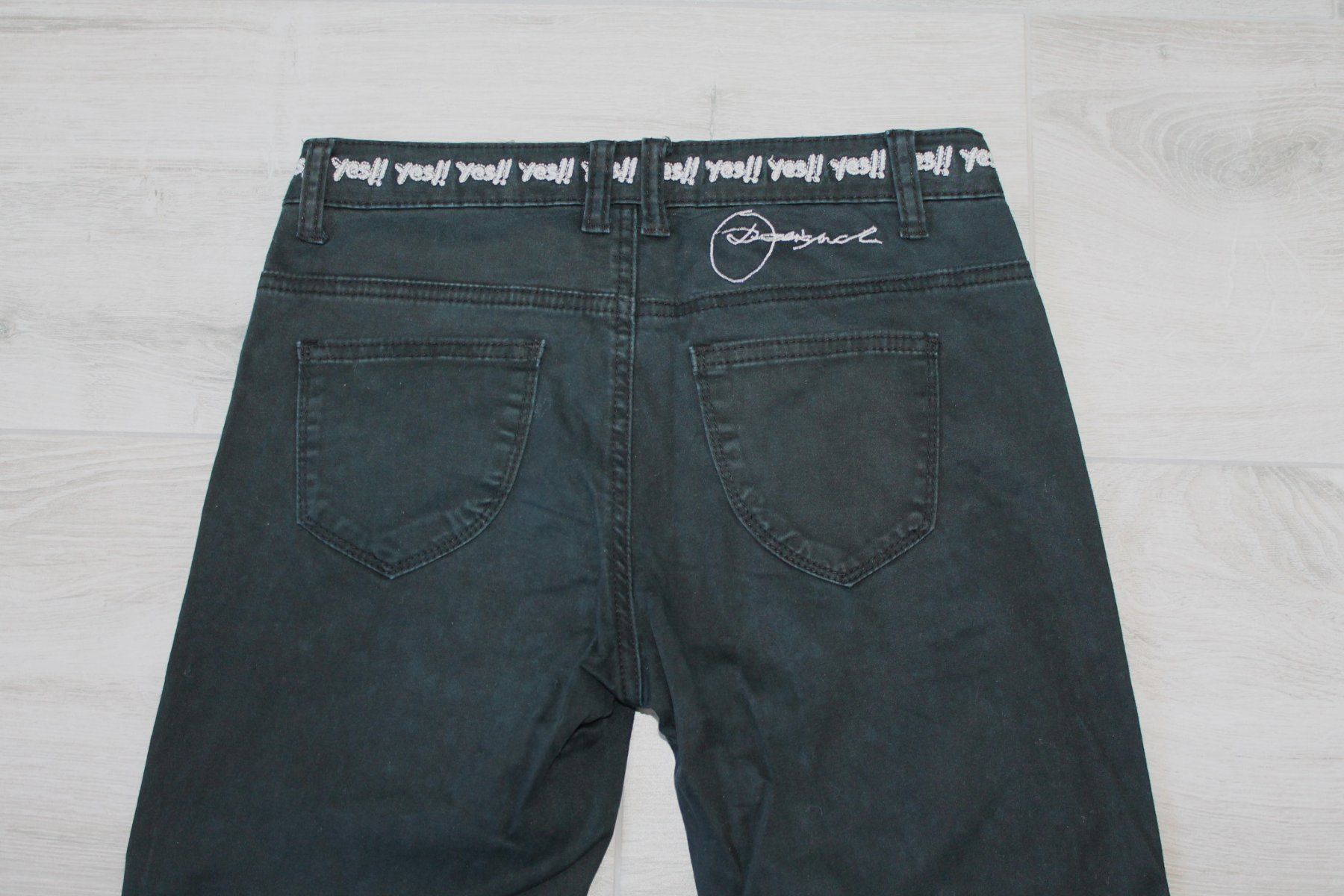 Desigual Pantaloni: Pantalon DESIGUAL taille S – Usato da Chez-le-Bart venduto da jasse 2