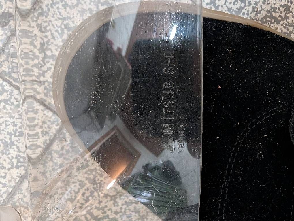 Mitsubishi Tutti pezzi di ricambio auto: Mitsubishi Pajero Windabweiser Original – Usato da Belp venduto da superbeng 1