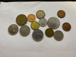 Lot de 13 pièces de monnaie internationales variées