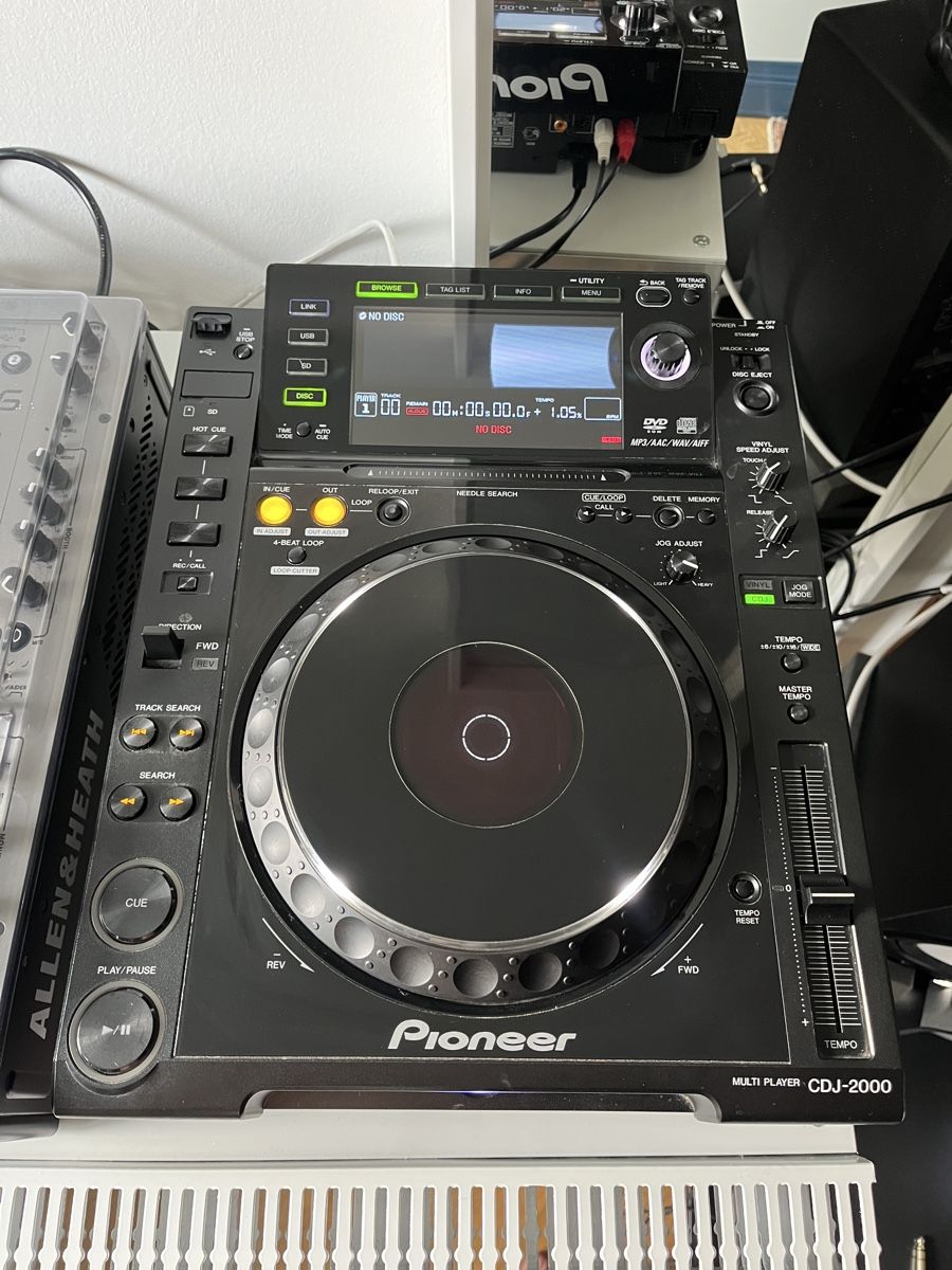Pioneer Console di mixaggio: 2x Pioneer CDJ-2000 mit Decksaver – Usato da Zürich venduto da bretxo 2