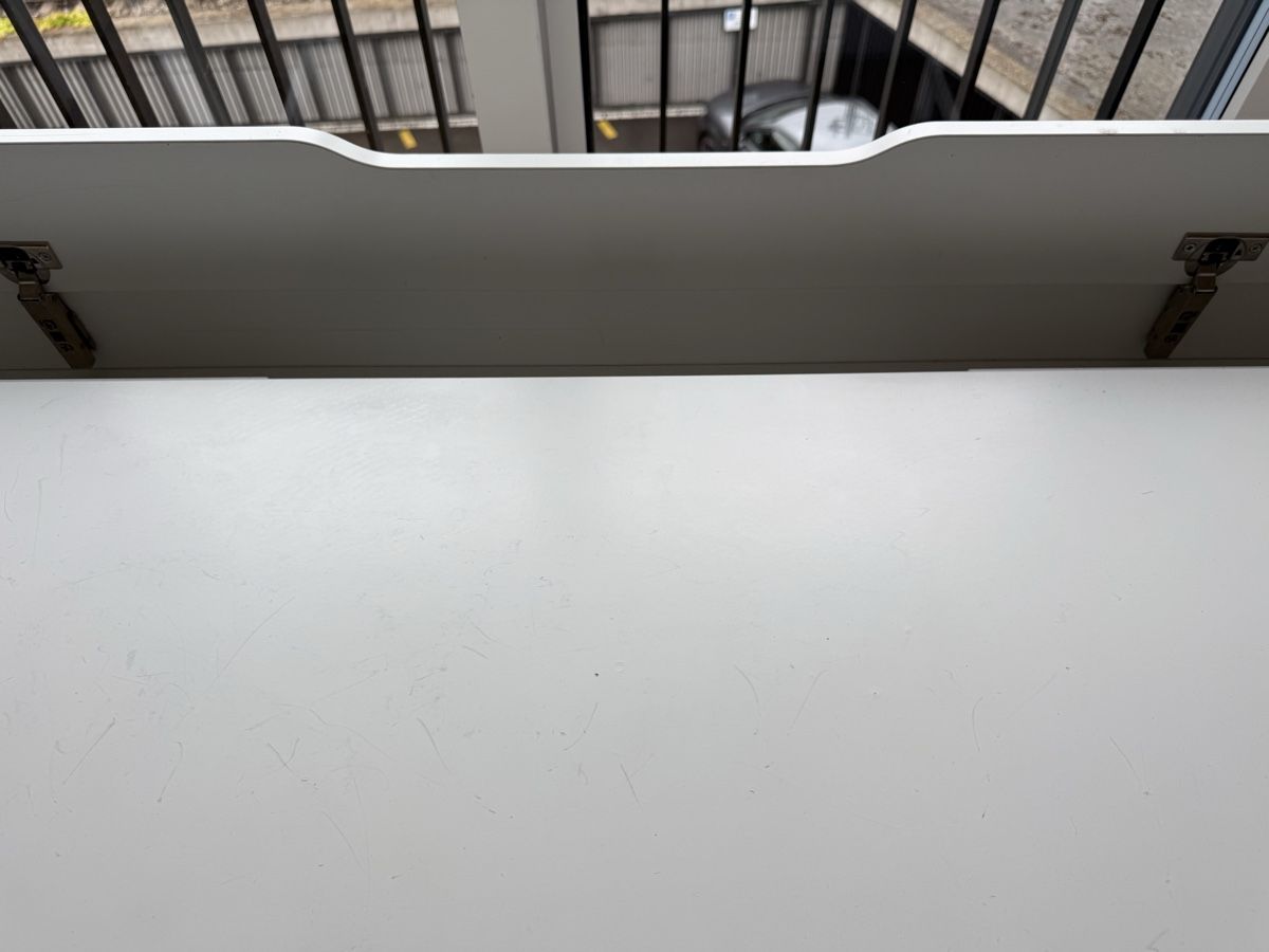 Tavoli: Schreibtisch IKEA weiss 2 Schubladen – Usato da Oberrieden venduto da Sauzer75 5
