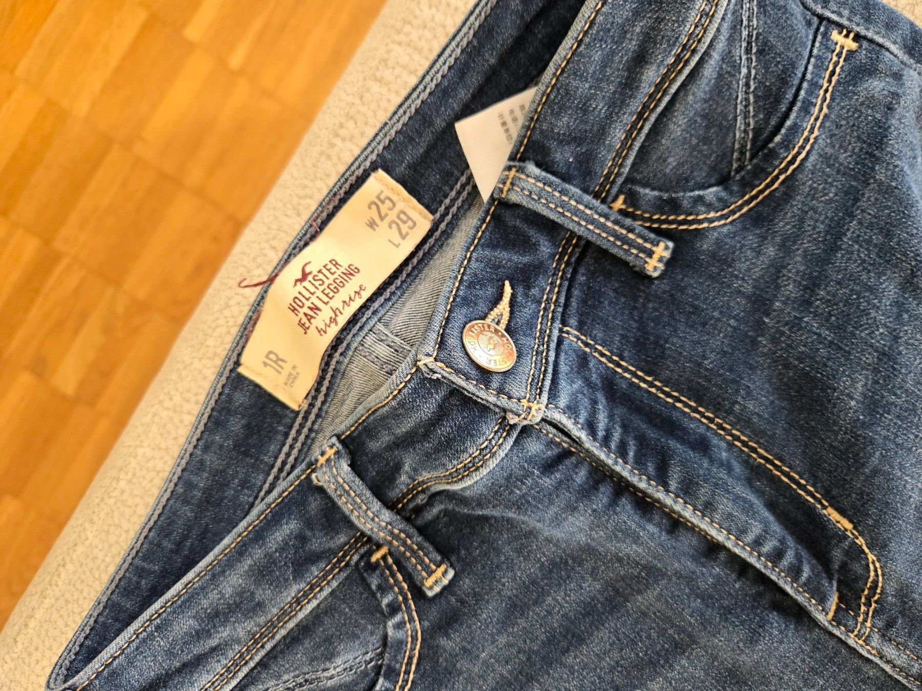 Hollister Jeans: Hollister Jeans – Usato da Zürich venduto da lis_t5vw 1